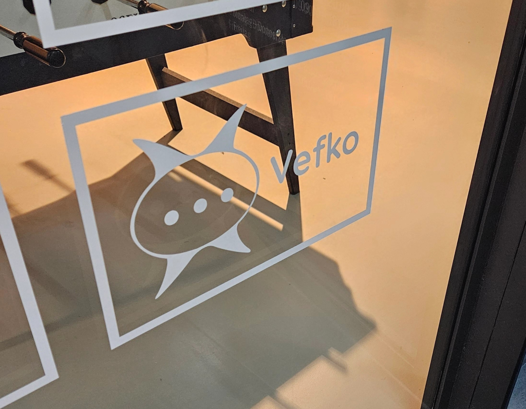Vefko Logo an der Tür